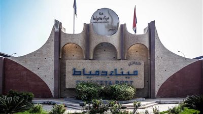 إعفاء عمال ميناء دمياط من فحص السلع الاستراتيجية بعد رفضهم 3 شحنات قمح