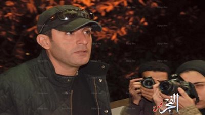 احمد السقا وزوجته في عزاء 