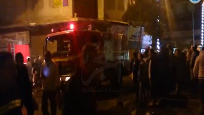 وصول سيارات إطفاء إضافية إلى حريق 