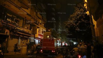 نفاذ مياه الإطفاء واستمرار اشتعال النيران بحريق الفجالة 