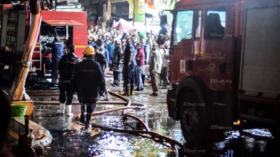 الحماية المدنية تحاول السيطرة على حريق الفجالة (صور)