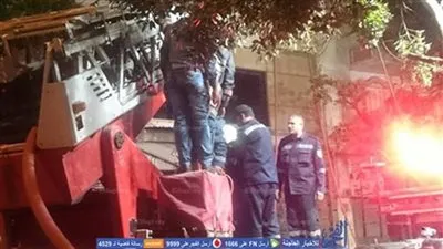 تفاصيل 7 ساعات من الرعب للسيطرة على حريق مخزن أدوات مدرسية بـ 