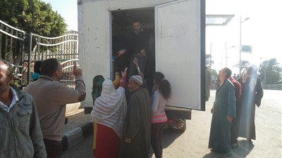 القوات المسلحة تطرح 7 أطنان من اللحوم المدعمة بالمنيا 