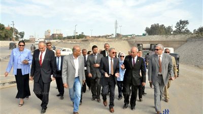 محافظ القليوبية يحيل مدير أمن الإدارة التعليمية بطوخ للتحقيق (صور)