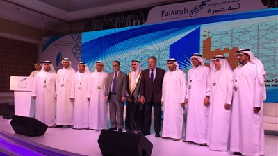 عمرو موسى يختتم مشاركته في المؤتمر العربي الثاني للتطوير والاستثمار بالإمارات