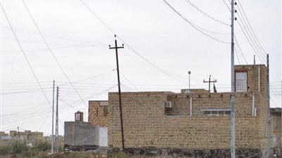 زرع 68 عمود كهرباء تمهيدًا لتوصيل التيار لـ 83 محطة ري حقلي بالبحيرة