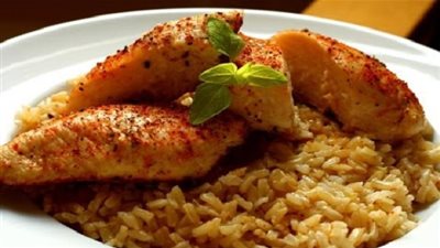 طريقة عمل صدر الدجاج مع الأرز البني