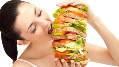 دراسة: الافراط فى الطعام يقي من نزلات البرد