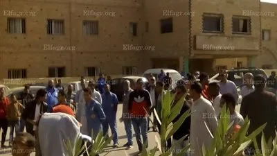  وقفة احتجاجية لأهالي رأس غارب  للمطالبة بإقالة المحافظ (صور)