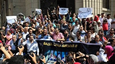  ثورة غضب على مواقع التواصل بعد حكم حبس نقيب الصحفيين.. ومغردون: وصمة عار