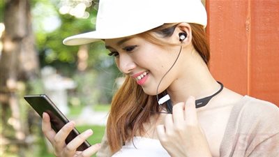 تحذير.. سماعات الأذن تسبب فقدان السمع بالكامل!