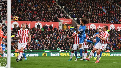 بورنموث يضرب ستوك سيتي بالهدف الأول أمام أنظار رمضان صبحي (فيديو)