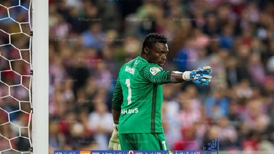 بالفيديو.. كاميني يتعملق أمام تسديدة بيكيه