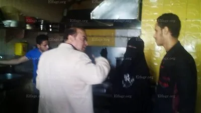 ضبط مخالفات بيئية في حملة على المحلات والمطاعم الغذائية بضواحي بورسعيد	(صور)