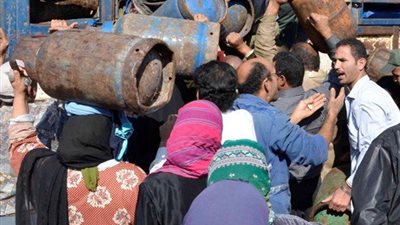 ضبط 7 طن دقيق بلدي و408 أسطوانة بوتاجاز قبل بيعها بالسوق السوداء في المنوفية