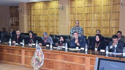 محافظ الشرقية يٌطالب التنفيذين بضرورة حسن معاملة المواطنين وحل مشاكلهم (صور)