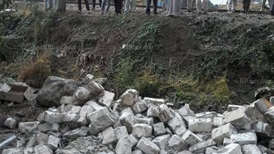 رئاسة المنصورة تزيل 4 أسوار اغلقوا محطة قطار الدنابيق (صور)