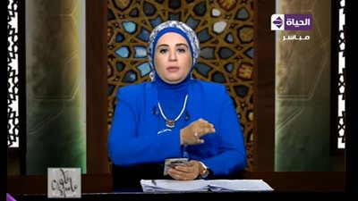 داعية إسلامية: تقبيل الولد للبنت بشهوة أو بدون حرام شرعًا