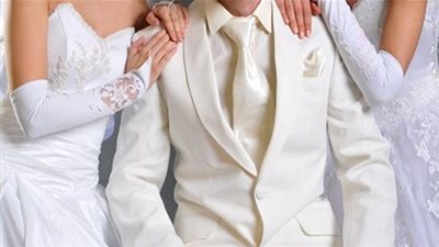 شاهد.. رد فعل عريس فوجئ بحضور حبيبته السابقة بالفستان الأبيض في حفل زفافه!