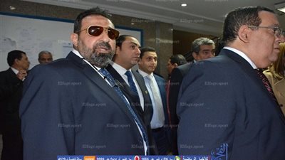 بالصور.. مجدي عبد الغني لطفل بمستشفى أبو الريش: 