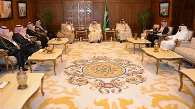 أمير عسير ونائب رئيس الاستخبارات يبحثان ملفات مشتركة