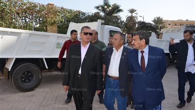 محافظ كفرالشيخ: دعم منظومة النظافة بـ12 سيارة قلاب ولودر حديث (صور)