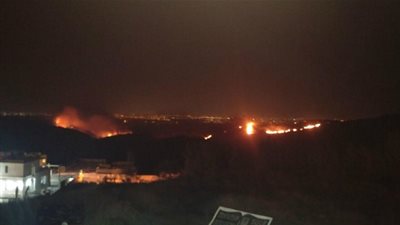 إسرائيل :الحرائق بفعل فاعل والنيران تقترب من الأحياء السكنية 