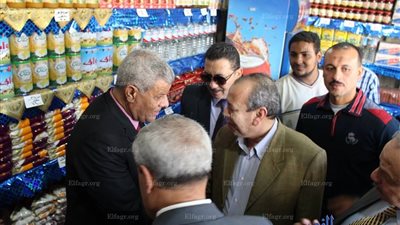 محافظ دمياط: لدينا مخزون استراتيجي من السلع الغذائية (صور)