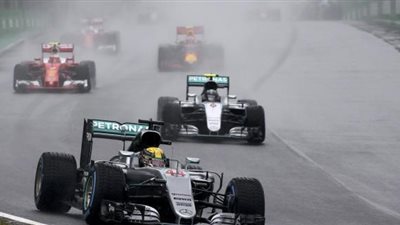 سائقا مرسيدس يستعدان لهجوم فرستابن