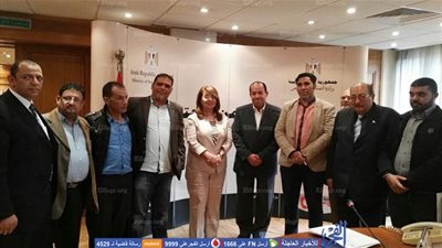 غادة والي تجتمع بممثلي عمال صناعة الأثاث في دمياط لبحث مطالبهم 