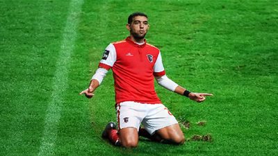 بالفيديو.. كوكا يضرب شباك جينت بالهدف الثاني ويسجد شكرا لله || الدوري الأوروبي