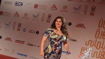 للمرة الثانية.. سما المصري تستعرض أنوثتها على السجادة الحمراء بمهرجان القاهرة السينمائي (صور) 