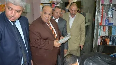 محافظ الدقهلية بعد غلق صيدلية ومخازن أدوية: الذين يتاجرون بأرواح الناس أكثر خطرًا من أعداء الوطن (صور)