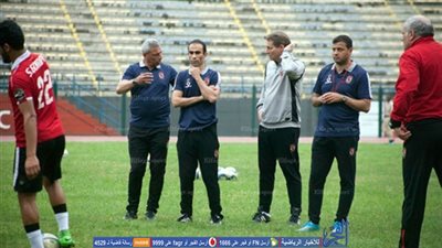 مدرب الأهلي يقترب من قيادة فولفسبورج   