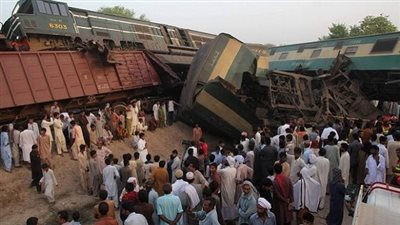 مقتل 36 على الأقل وإصابة العشرات في تصادم قطارين بإيران