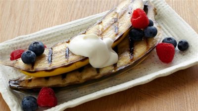 طريقة تحضير الموز المشوي بالآيس كريم والتوت‏