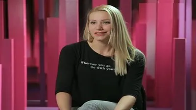 امرأة روسية تتمتع بموهبة خارقة (فيديو)