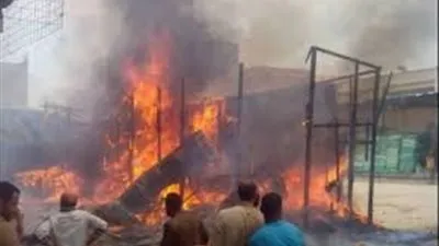 السيطرة على حريق سوق الجمعة بعد الدفع بـ18 سيارة إطفاء