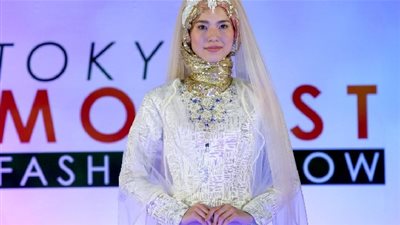 أول عرض أزياء 