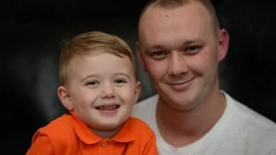 طفل بريطاني ذو 3 أعوام ينقذ حياة والده