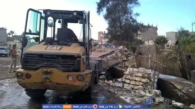 حملات لإزالة التعديات والإشغالات بمدينتي إدكو ودمنهور (صور)