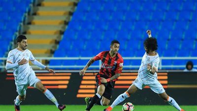 الرائد يقتنص نقطة ثمينة من فم الشباب