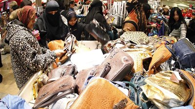 عروض وخصومات.. لماذا ينجذب المصريين لهذه الكلمات؟