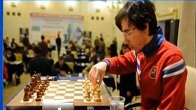 مصرع بطل العالم في الشطرنج من الدور الـ 12 لمحاولة تسلق شقة