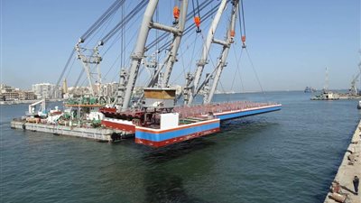 بورسعيد اليوم.. مصرع وإصابة 3 عمال مختنقين بالكيماويات تثبيت أول جزء في كوبري الرسوة علي ضفة القناة