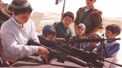 هل إذا رأيت طفلاً يهودياً يحترق أمامك هل تنقذه؟.. 