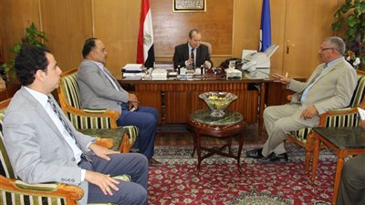 مستشفى الأزهر الجامعي بدمياط يعاني من نقص في محاليل الملح 