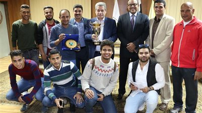 جامعة بني سويف تُكرم وصيف بطولة خماسي كرة القدم