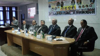 تكريم الفائزين بجوائز العام بتجارة بنها (صور)