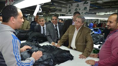 محافظ الإسماعيلية يعلن رفع مرتبات العمالة بمنطقة مصانع الاستثمار (صور)